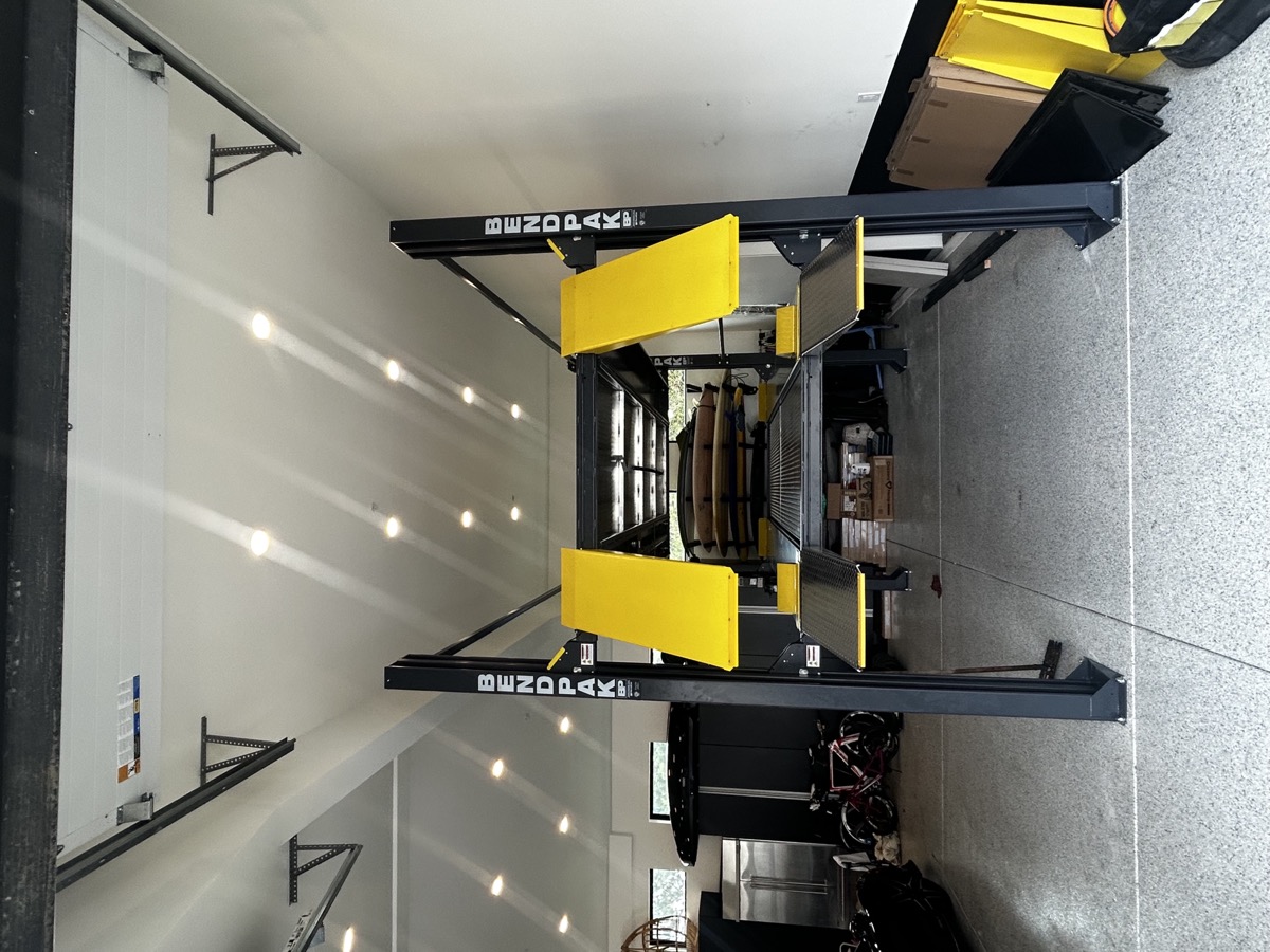 Signs Your Hydraulic Automotive Lift Is Failing and What It Costs to Ignore Them