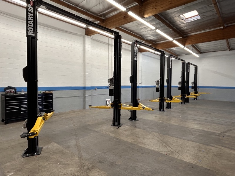 Professional automotive lift service